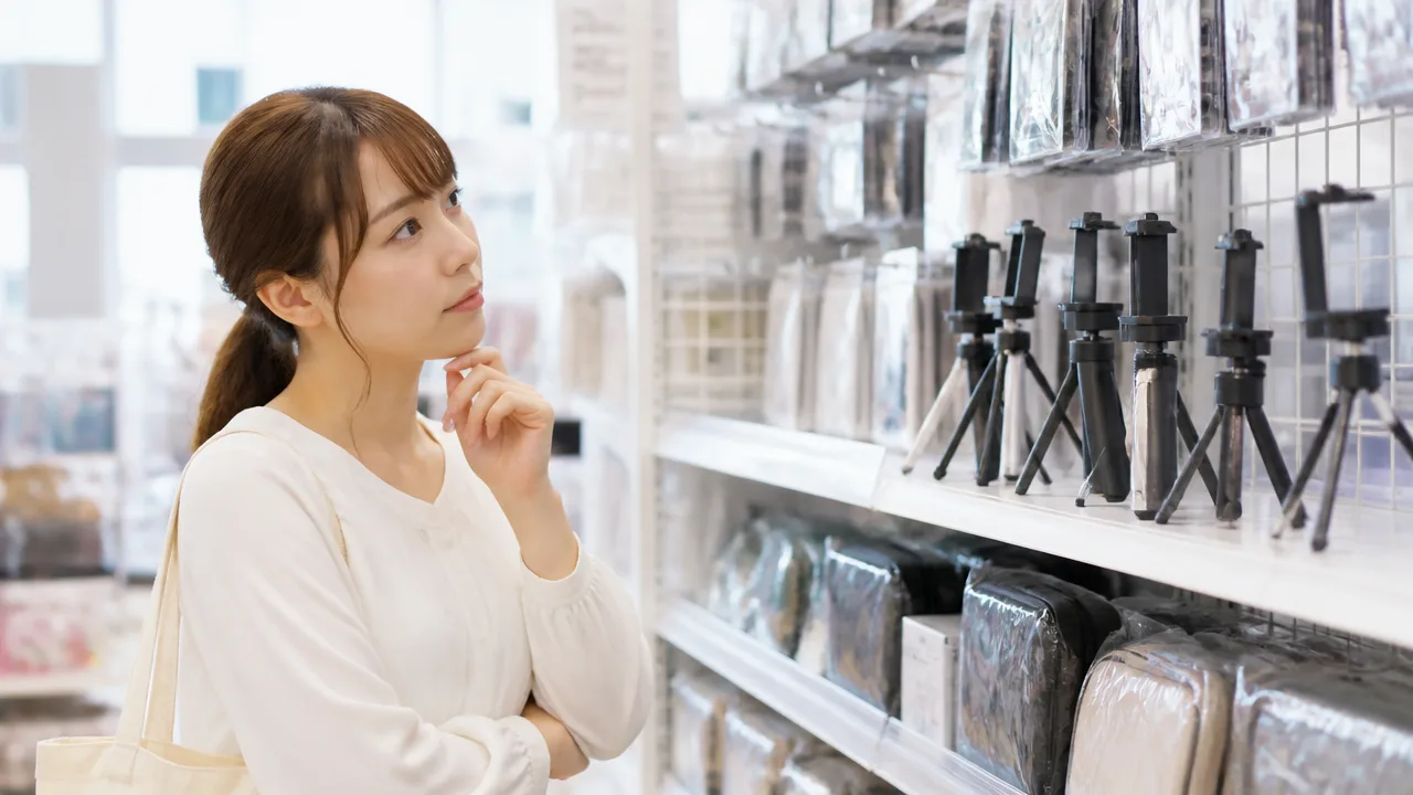 ダイソーのスマホ三脚はどの売り場？探し方と種類をやさしく紹介