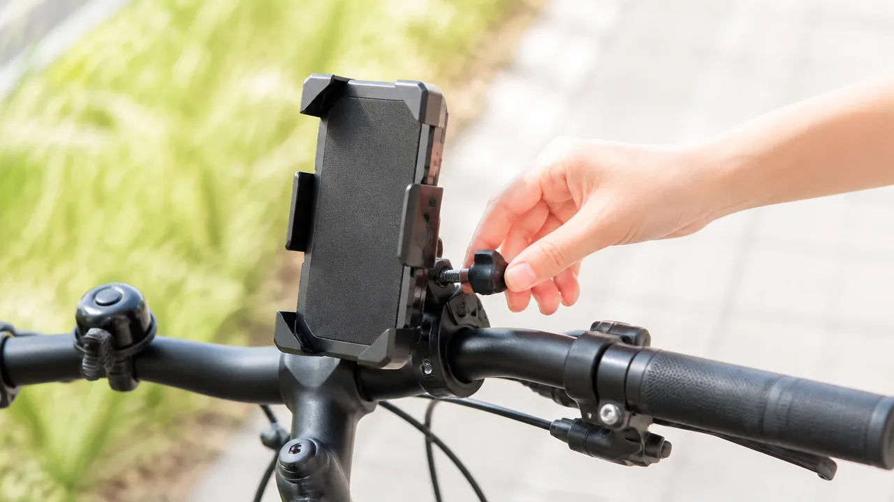 ダイソーのスマホホルダーは自転車で使える？種類や選び方を紹介
